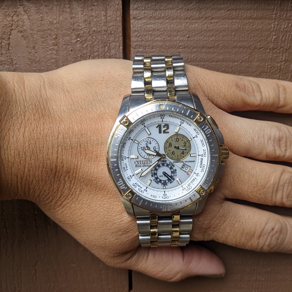 Citizen Eco Drive Analog silver gold tone men\'s wrist watch